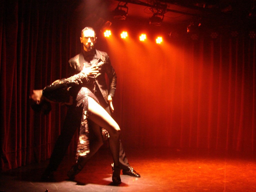 Only Show Rojo Tango