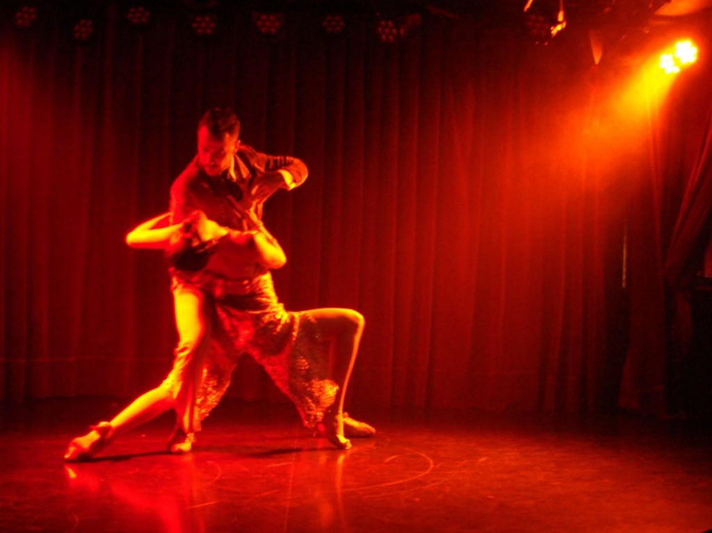 Only Show Rojo Tango